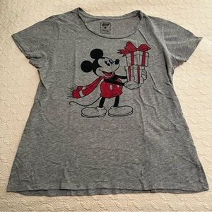Old Navy Disney Mickey Mouse Christmas Presents Holiday T-Shirt (size Large)
